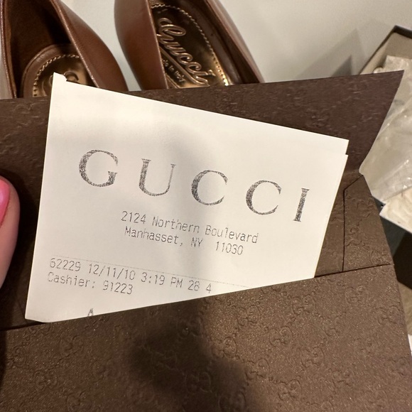 Gucci gorgeous brown peep toe pumps. Size 39. Bought at the Gucci store in LI,NY - Picture 5 of 6